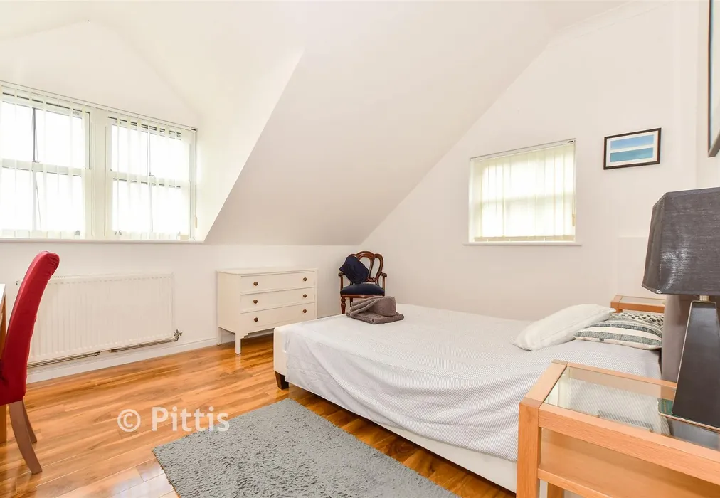 Bedroom 1 - Luccombe Road, Shanklin, Isle of Wight - Wards of Kent