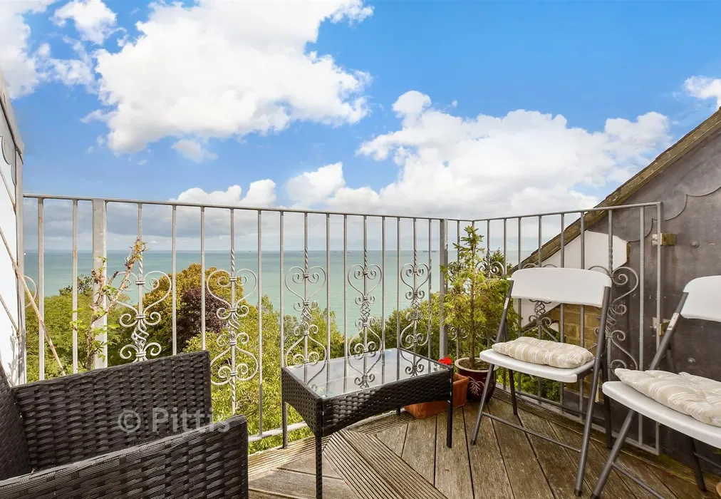 Balcony / Terrace - Luccombe Road, Shanklin, Isle of Wight - Wards of Kent