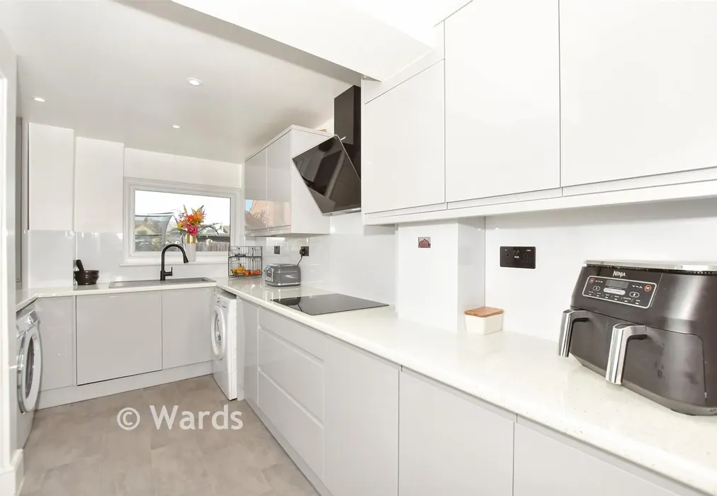 Kitchen - Sutherland Road, Deal, Kent - Wards of Kent