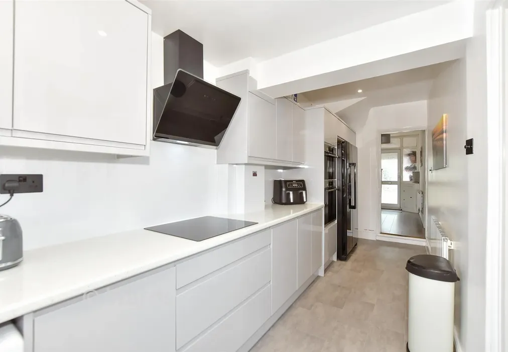 Kitchen - Sutherland Road, Deal, Kent - Wards of Kent