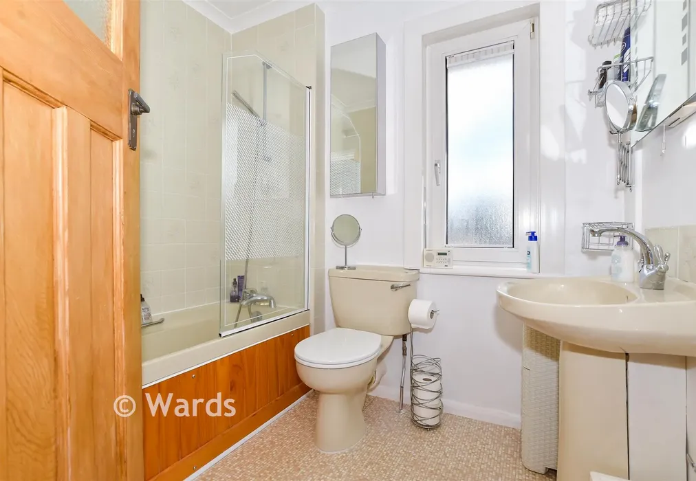 Bathroom - Loose Road, Maidstone, Kent - Wards of Kent