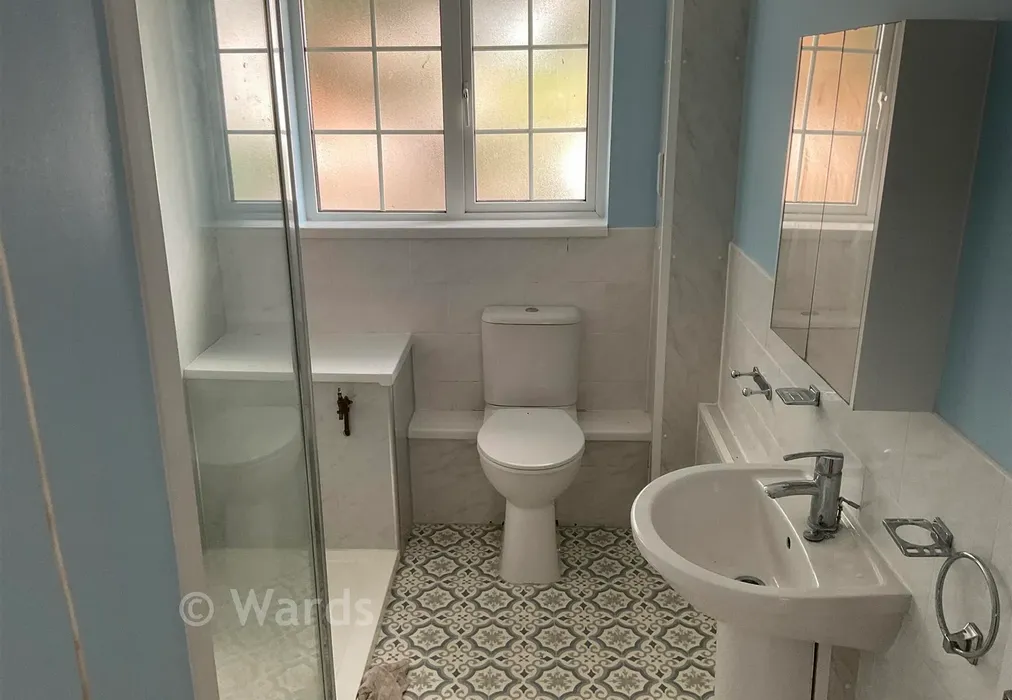 Bathroom - Carlton Road, Erith, Kent - Wards of Kent