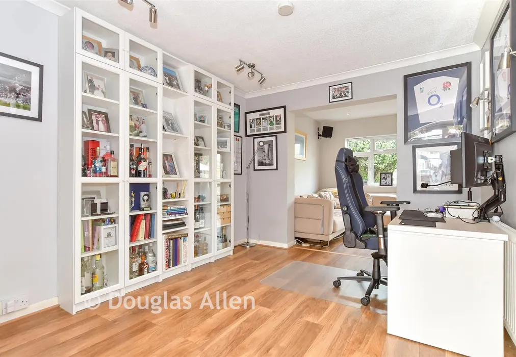 Family Area - Newbury Gardens, Upminster, Essex - Wards of Kent