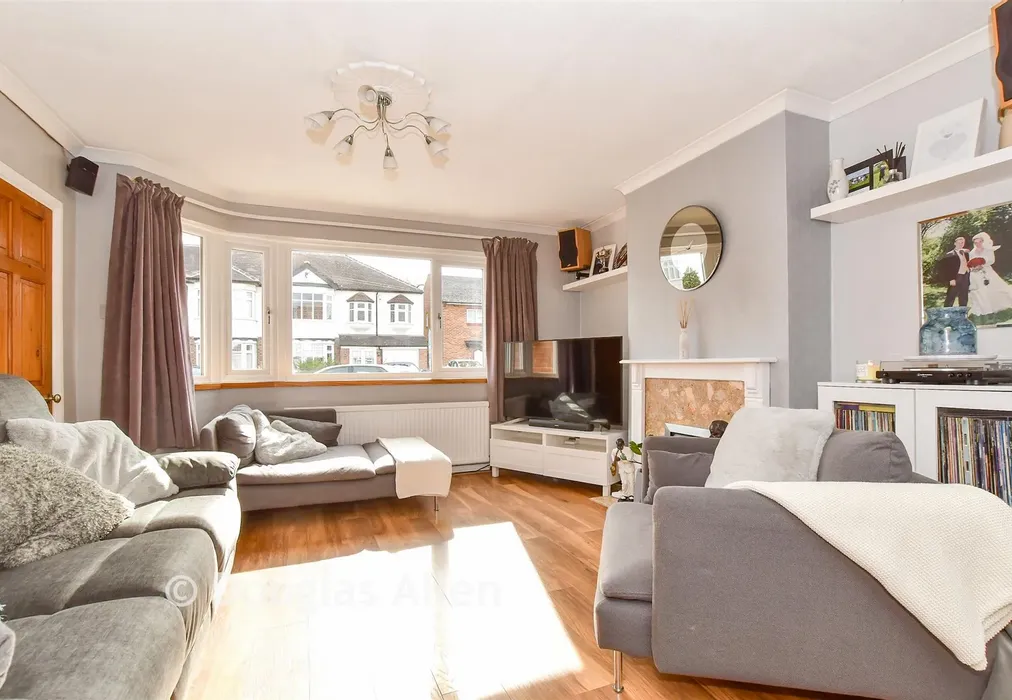 Lounge - Newbury Gardens, Upminster, Essex - Wards of Kent