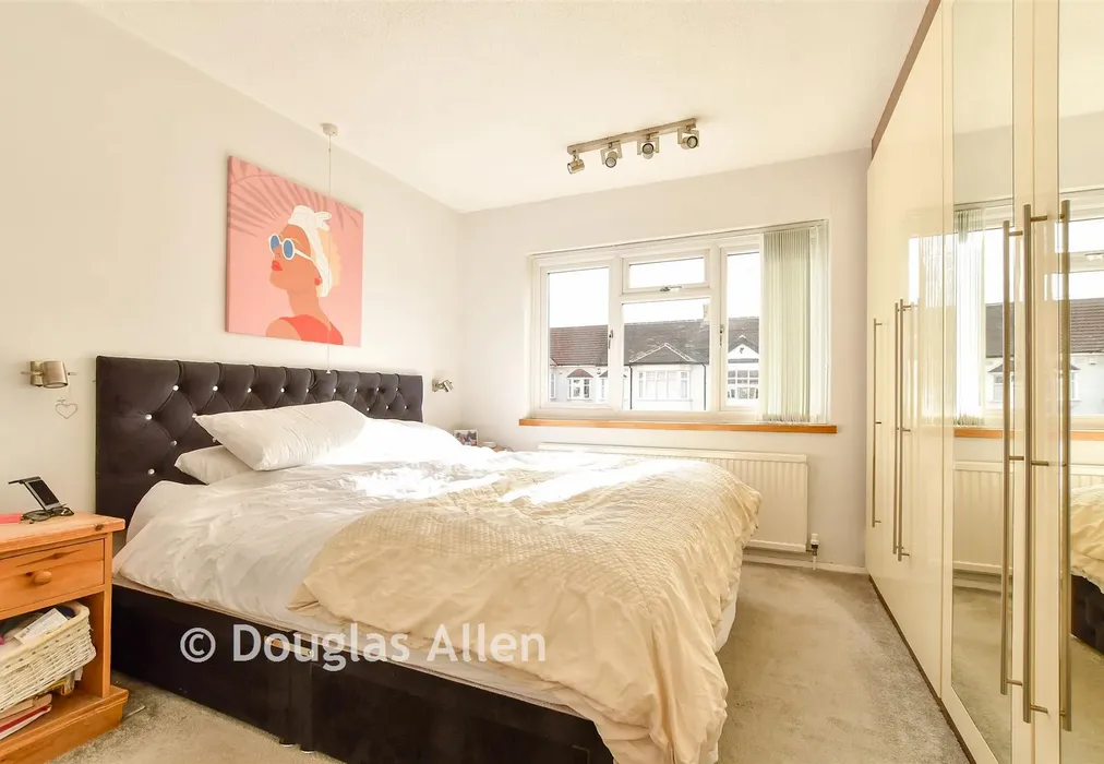 Bedroom 1 - Newbury Gardens, Upminster, Essex - Wards of Kent