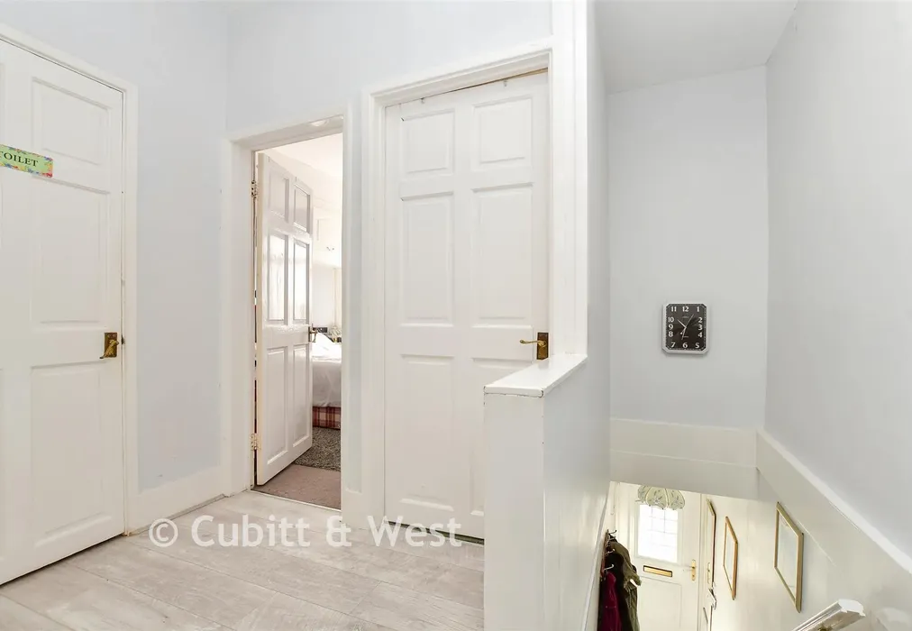 Landing - The Retreat, Thornton Heath, Surrey - Wards of Kent