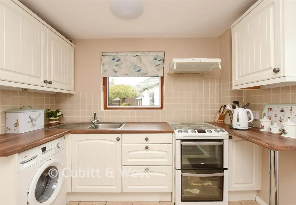 Kitchen - Rushetts Road, Reigate, Surrey - Wards of Kent