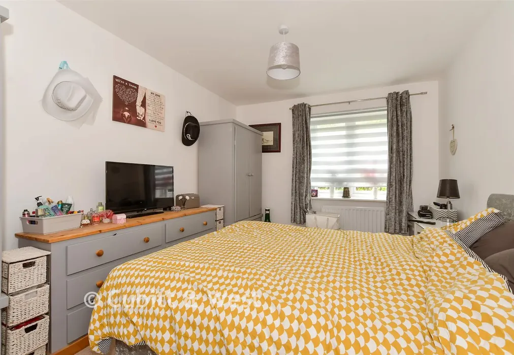 Bedroom 1 - Shetland Close, Cranleigh, Surrey - Wards of Kent