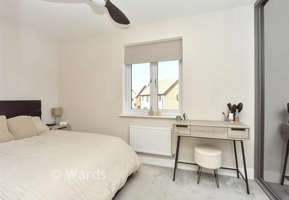 Bedroom 1 - Serpentine Road, Faversham, Kent - Wards of Kent