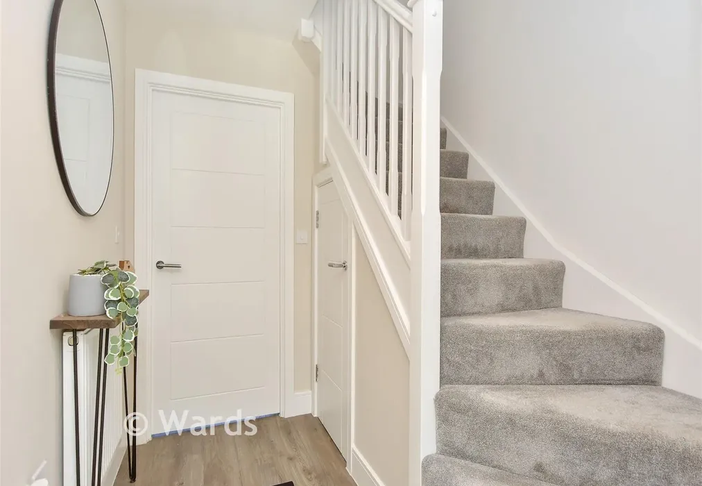 Entrance Hall - Serpentine Road, Faversham, Kent - Wards of Kent