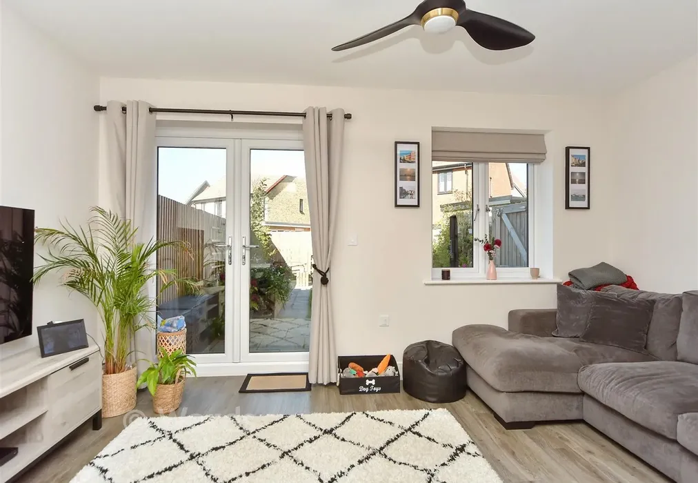 Living Area - Serpentine Road, Faversham, Kent - Wards of Kent