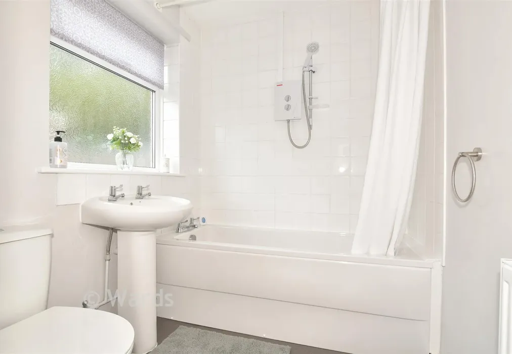Bathroom - Bramley Avenue, Faversham, Kent - Wards of Kent