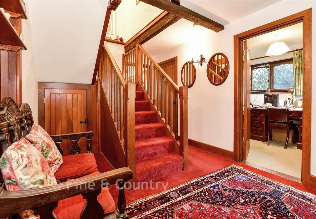 Hallway - Birchwood Avenue, Southborough, Kent - Wards of Kent