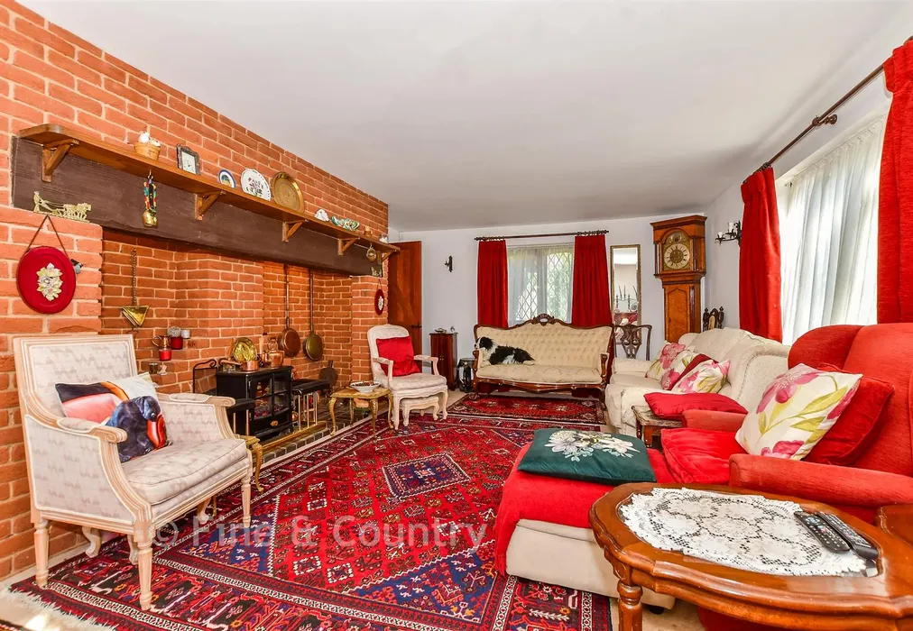 Living Room - Birchwood Avenue, Southborough, Kent - Wards of Kent