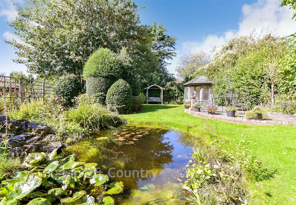 Rear Garden - Birchwood Avenue, Southborough, Kent - Wards of Kent