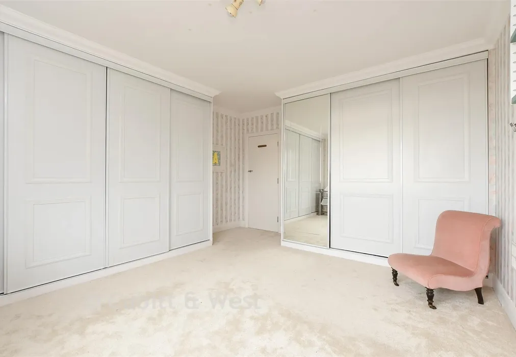 Bedroom 2 - Rural Way, Redhill, Surrey - Wards of Kent