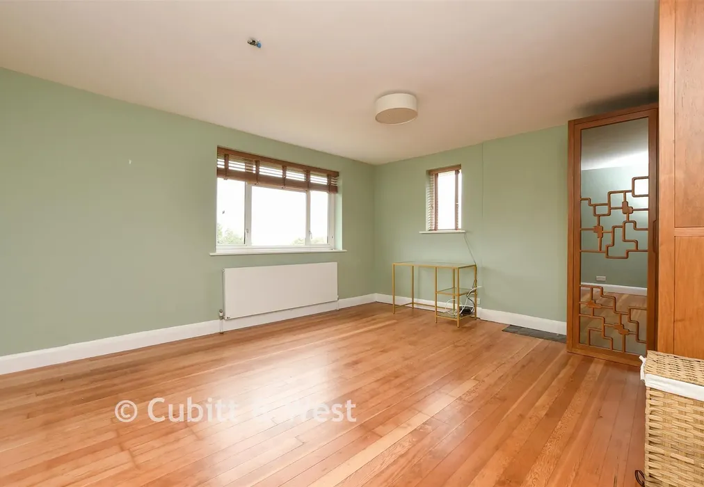 Bedroom 1 - Rural Way, Redhill, Surrey - Wards of Kent
