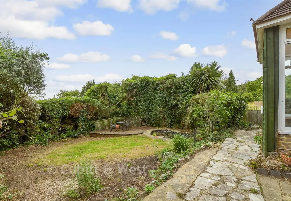 Front Garden - Rural Way, Redhill, Surrey - Wards of Kent