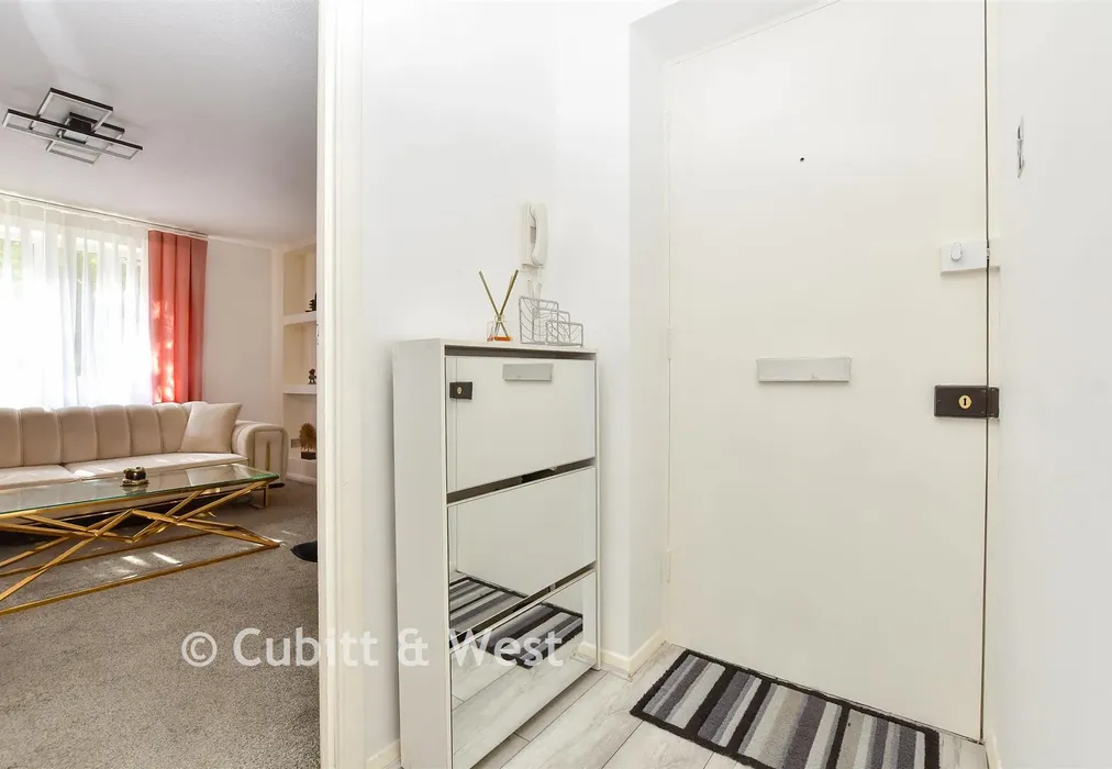 Entrance Hall - Chipstead Close, Belmont, Sutton, Surrey - Wards of Kent