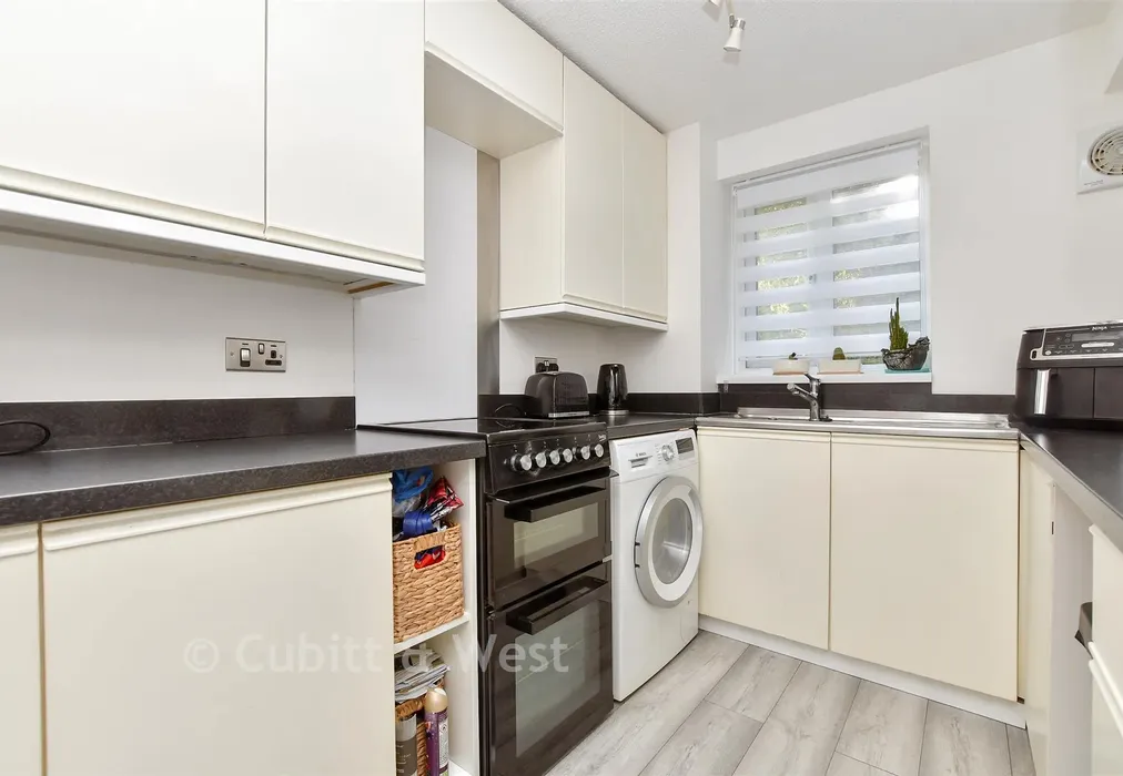 Kitchen - Chipstead Close, Belmont, Sutton, Surrey - Wards of Kent