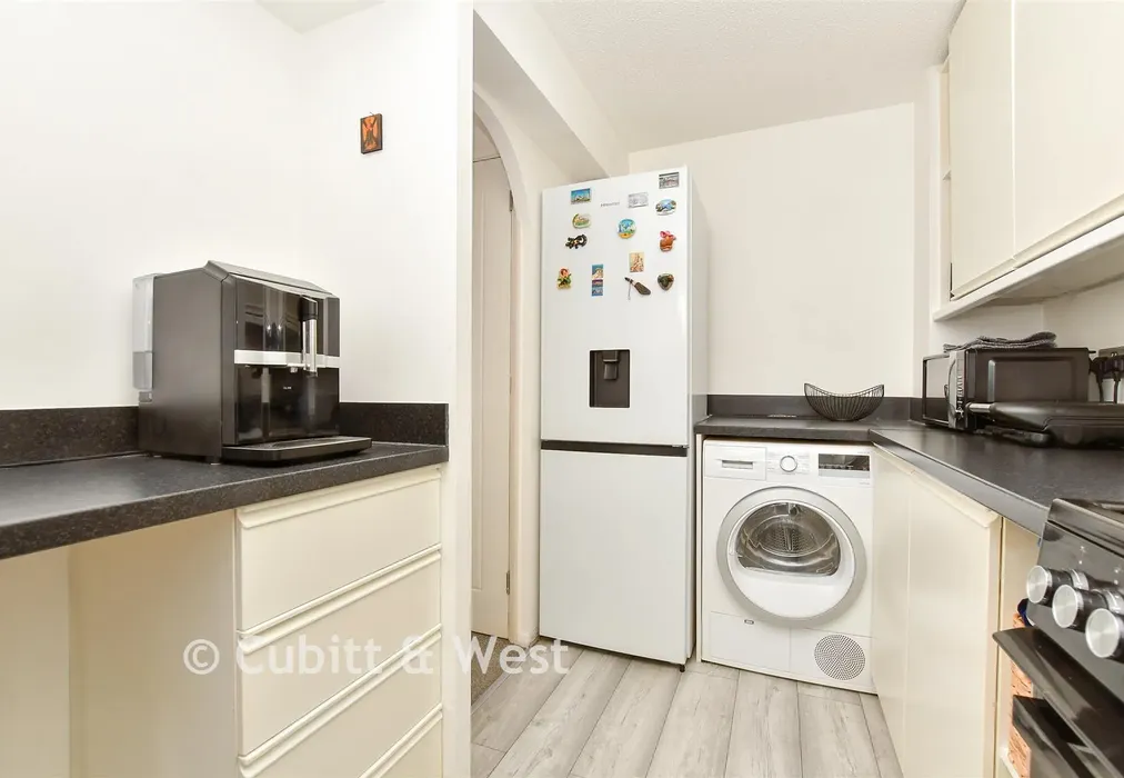 Kitchen - Chipstead Close, Belmont, Sutton, Surrey - Wards of Kent