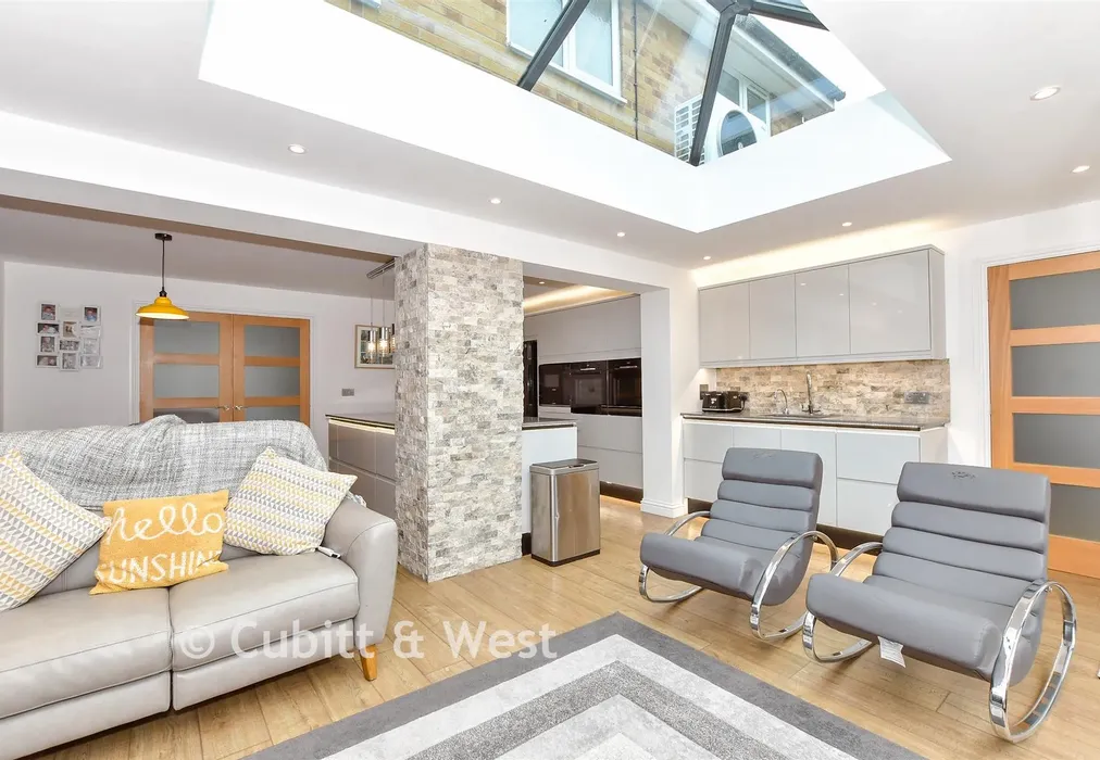 Family Area - Harrier Close, Waterlooville, Hampshire - Wards of Kent