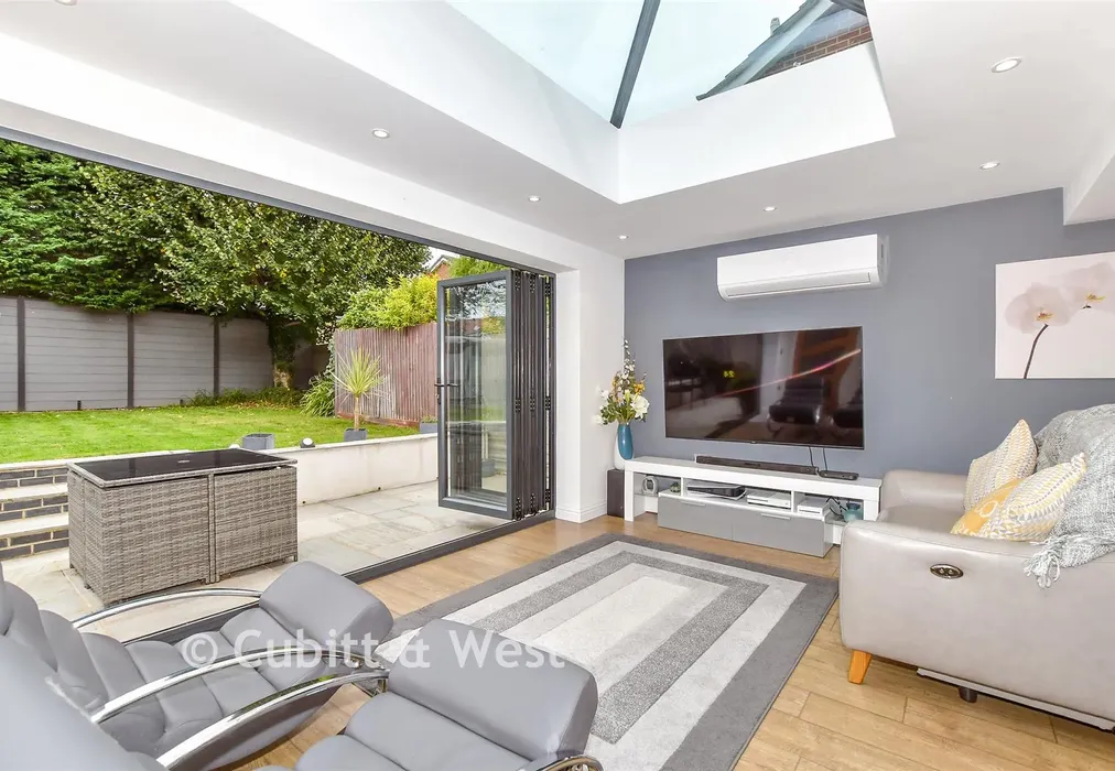 Internal Lifestyle Photograph - Harrier Close, Waterlooville, Hampshire - Wards of Kent