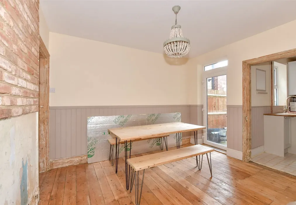 Bedroom 1 - St. Peter's Grove, Canterbury, Kent - Wards of Kent
