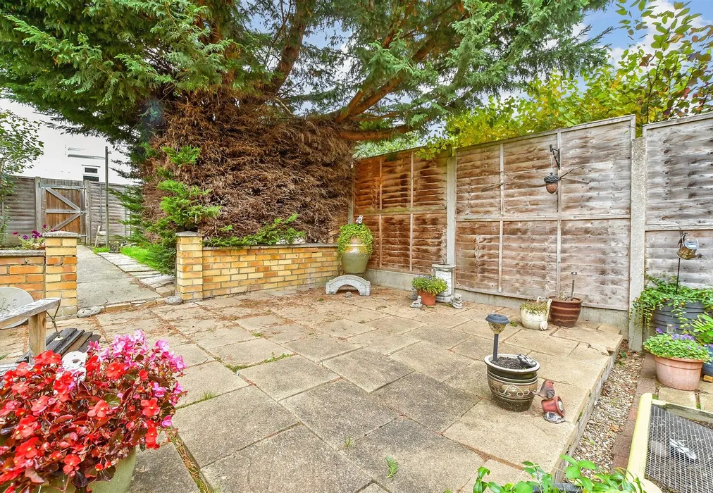 Patio / Decking - Hunton Road, Chainhurst, Marden, Kent - Wards of Kent