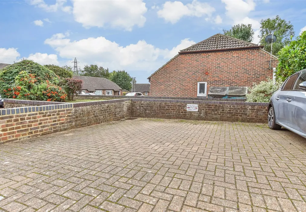 Driveway/Parking - Hunton Road, Chainhurst, Marden, Kent - Wards of Kent