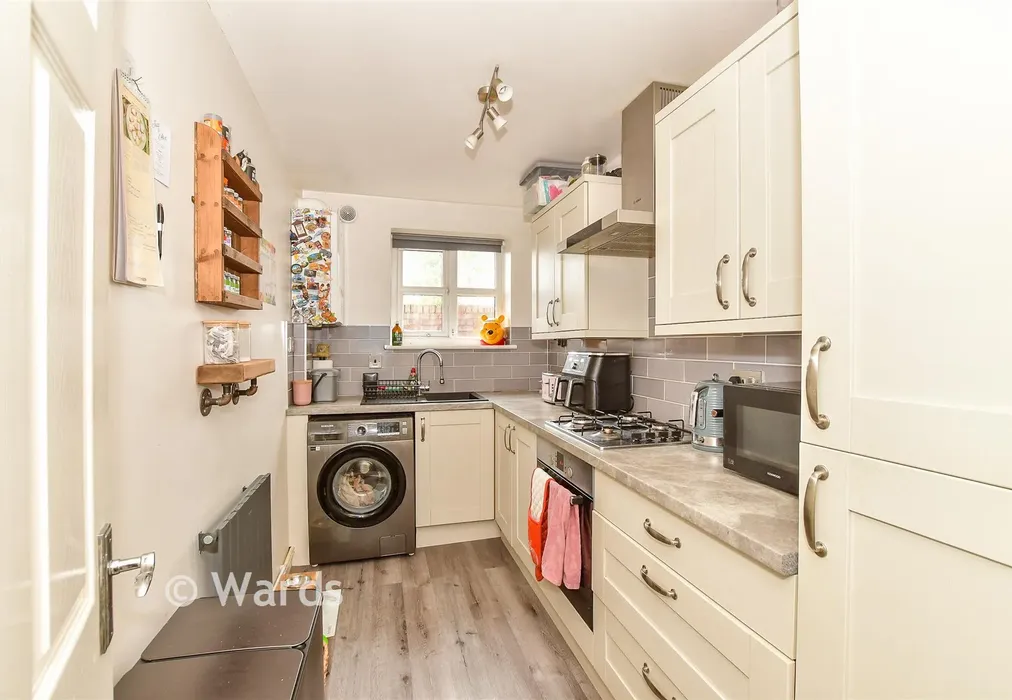 Kitchen - Springwell Road, Tonbridge, Kent - Wards of Kent