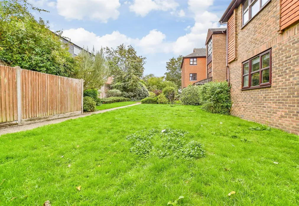 Communal Gardens - Springwell Road, Tonbridge, Kent - Wards of Kent