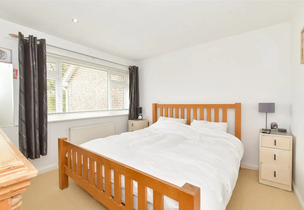 Bedroom 1 - Pryors Green, Bognor Regis, West Sussex - Wards of Kent