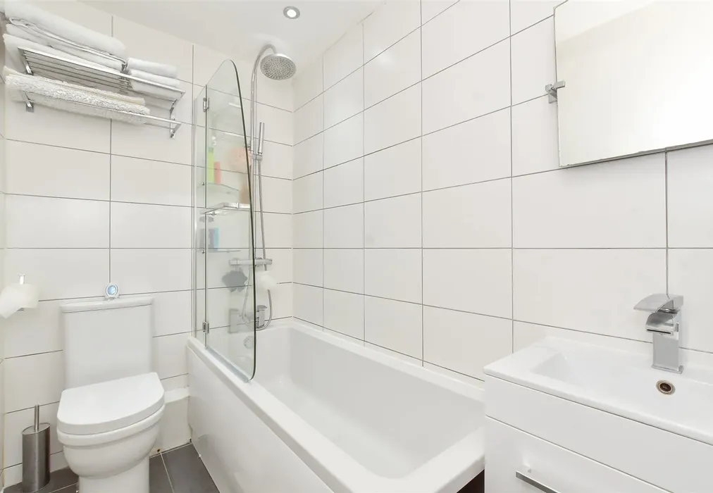 Bathroom - Pryors Green, Bognor Regis, West Sussex - Wards of Kent