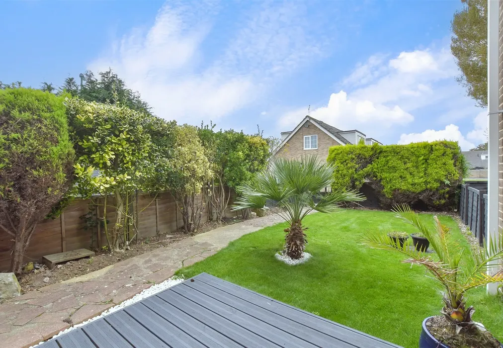 Front Garden - Pryors Green, Bognor Regis, West Sussex - Wards of Kent