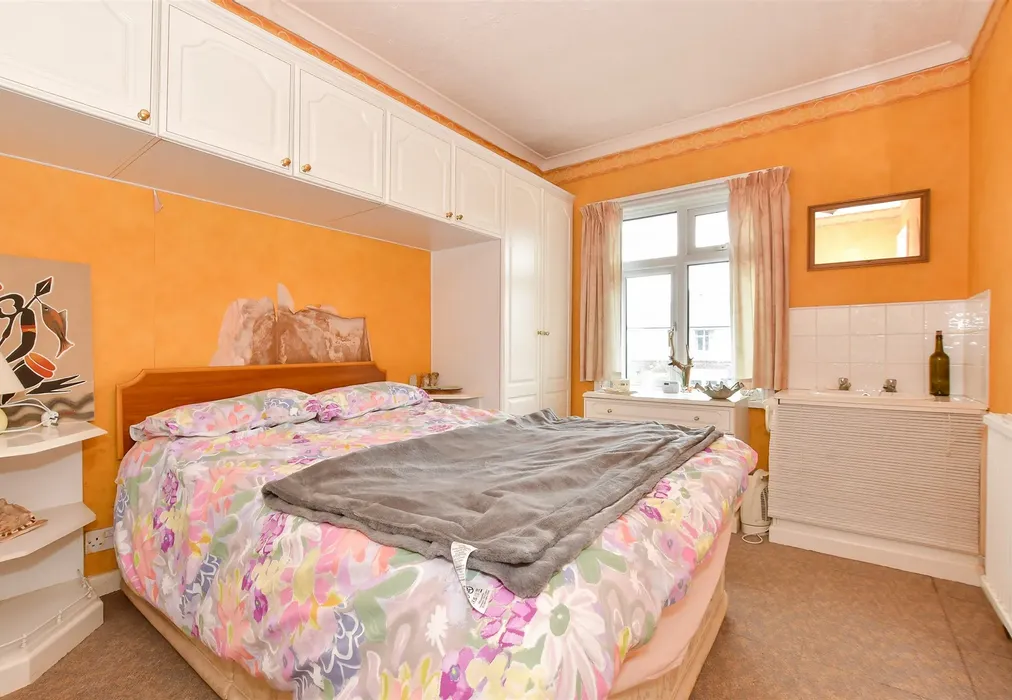 Bedroom 2 - Lucerne Road, Shanklin, Isle of Wight - Wards of Kent