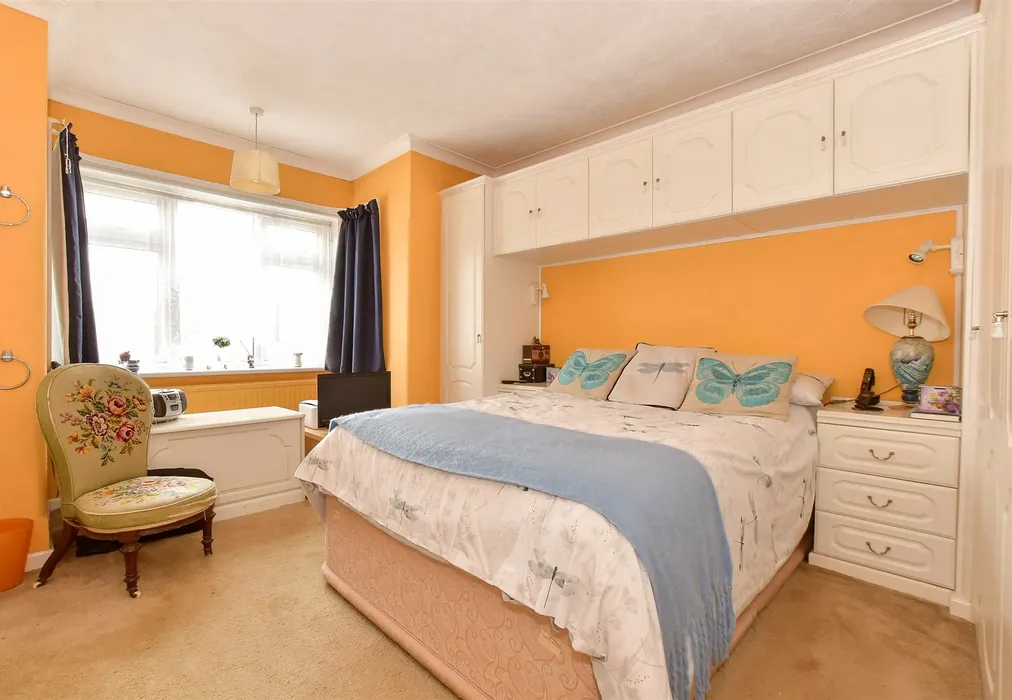 Bedroom 1 - Lucerne Road, Shanklin, Isle of Wight - Wards of Kent