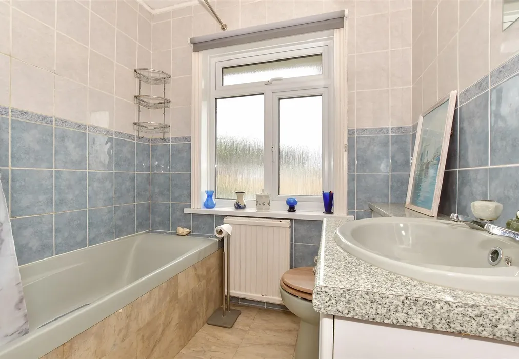 Bathroom - Lucerne Road, Shanklin, Isle of Wight - Wards of Kent