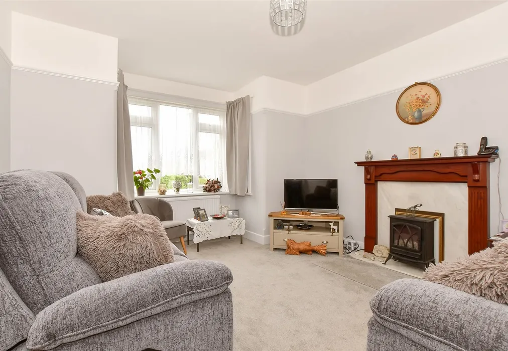 Lounge - Lucerne Road, Shanklin, Isle of Wight - Wards of Kent