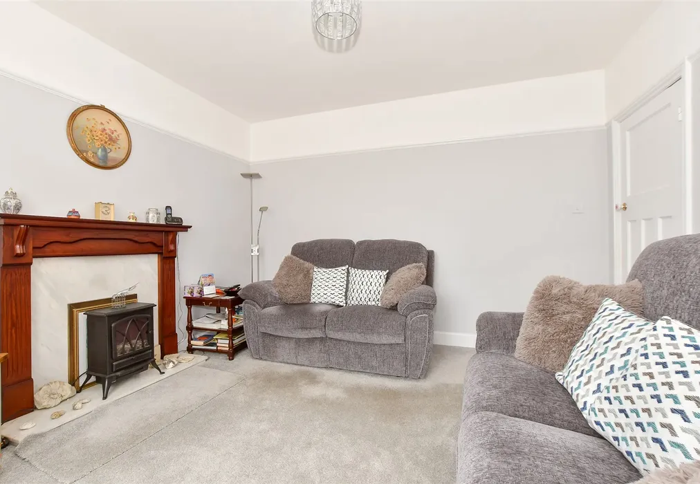 Lounge - Lucerne Road, Shanklin, Isle of Wight - Wards of Kent