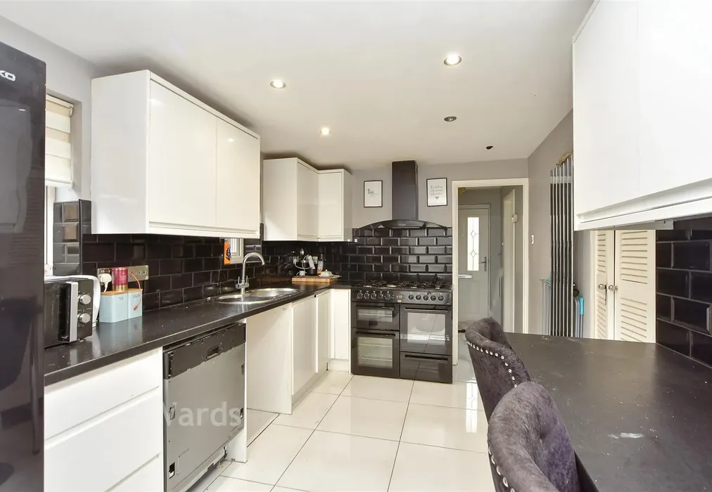 Kitchen - Downsview, Chatham, Kent - Wards of Kent