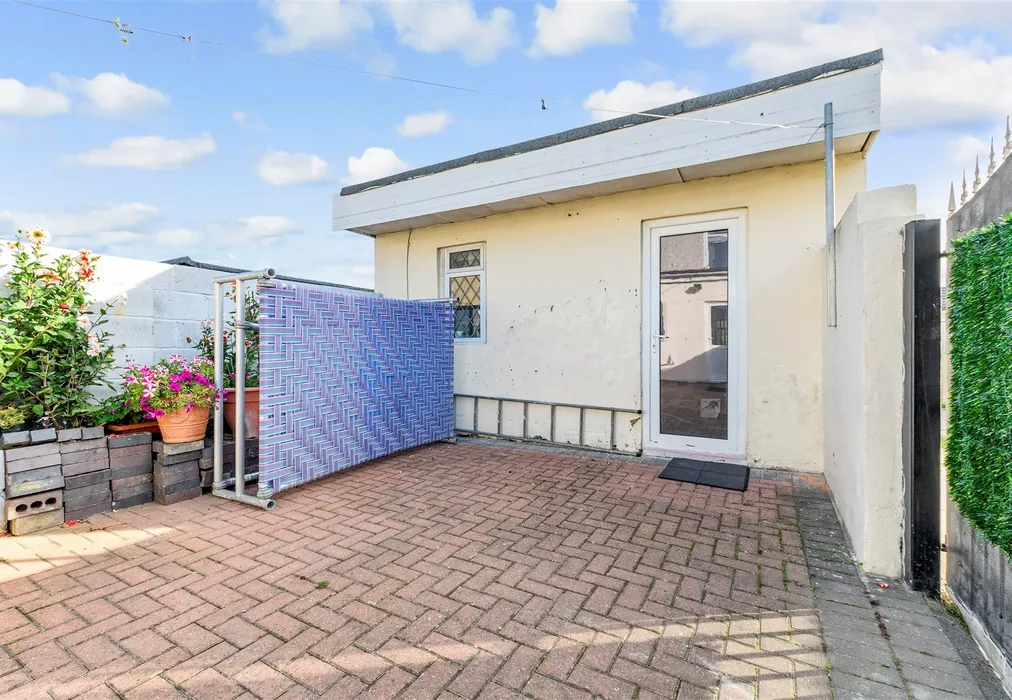 Workshop/Outbuildings - Brook Road, Northfleet, Gravesend, Kent - Wards of Kent