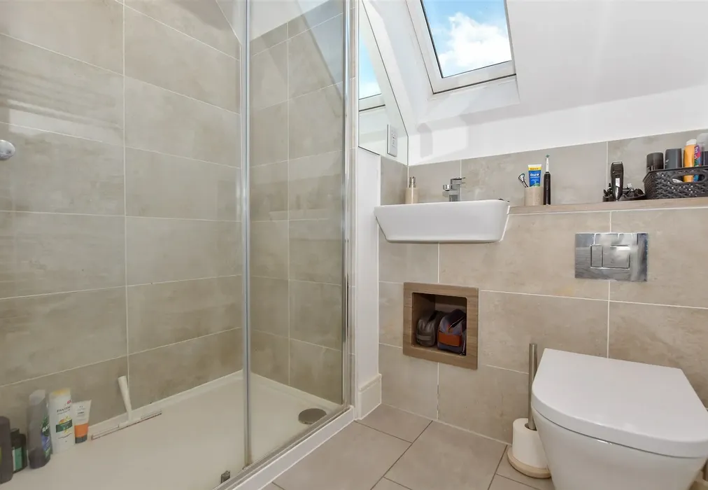 En-Suite Shower Room - The Glebe, Yalding, Maidstone, Kent - Wards of Kent