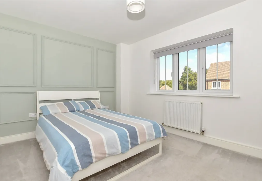 Bedroom 2 - The Glebe, Yalding, Maidstone, Kent - Wards of Kent