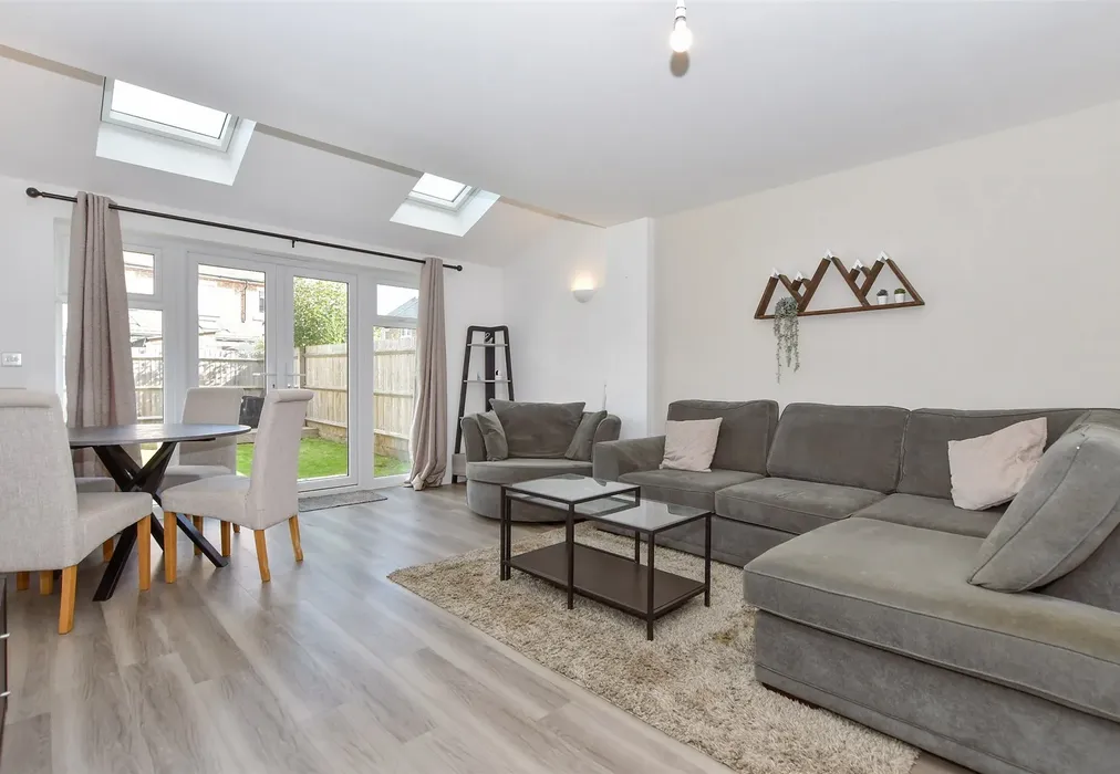 Lounge/Diner - The Glebe, Yalding, Maidstone, Kent - Wards of Kent