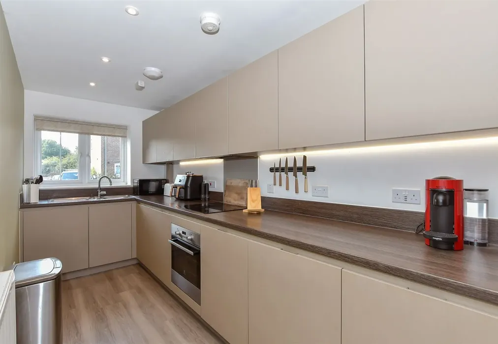 Kitchen - The Glebe, Yalding, Maidstone, Kent - Wards of Kent