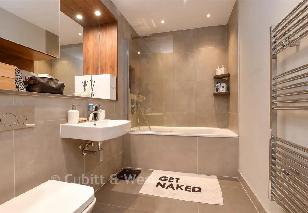 Bathroom - High Street, Dorking, Surrey - Wards of Kent