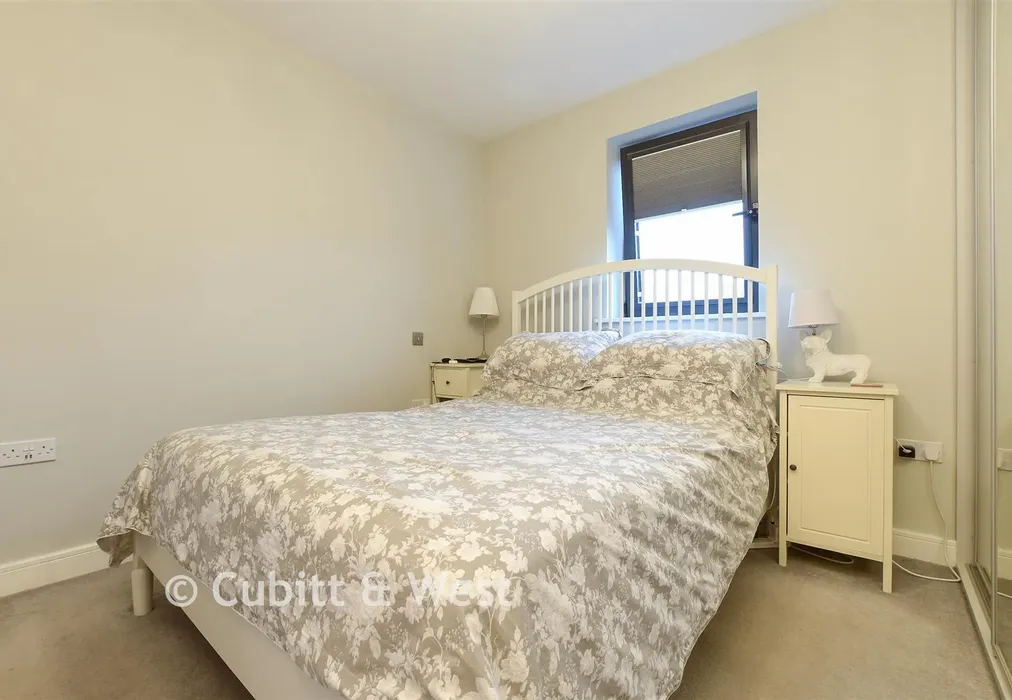 Bedroom 1 - High Street, Dorking, Surrey - Wards of Kent
