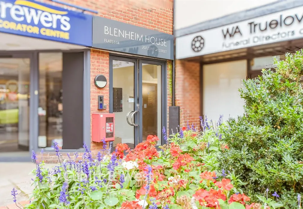 External Lifestyle Photograph - High Street, Dorking, Surrey - Wards of Kent