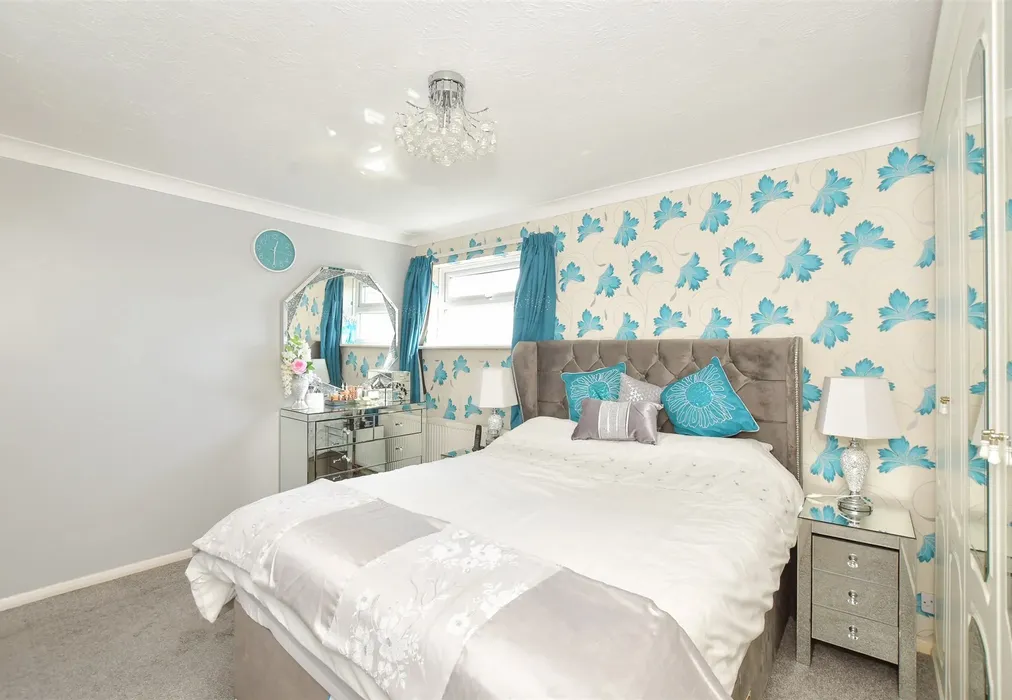 Bedroom 1 - Wellington Gardens, Chichester, West Sussex - Wards of Kent